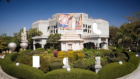 Koba Tirth is famous for the Acharya Shri Kailasasagarsuri Gyanmandir, which is situated in Shri Mahavir Jain Aradhana Kendra
