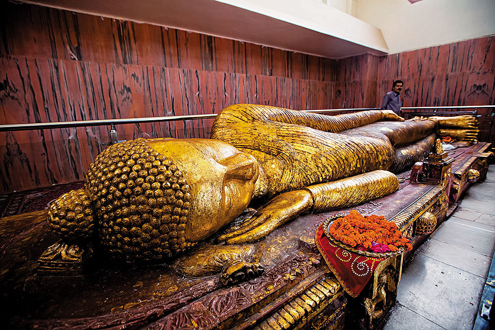 Shutterstock : Reclining Buddha inside Kushinagar’s Parinirvana Stupa