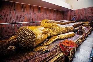 Shutterstock : Reclining Buddha inside Kushinagar’s Parinirvana Stupa