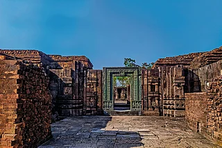 Shutterstock : A statue of the bodhisattva Avalokitesvara at Udayagiri