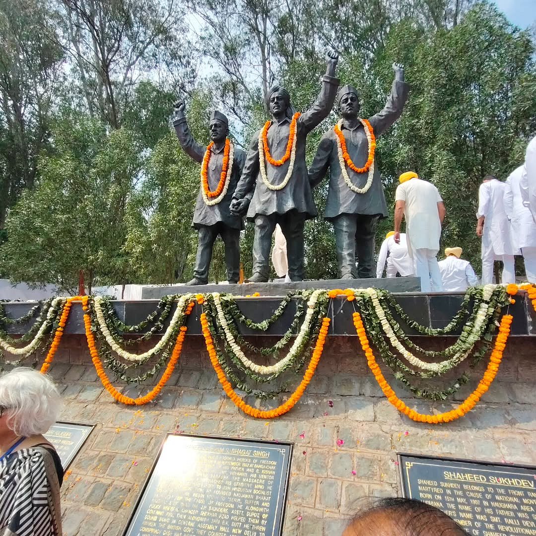 The National Martyrs Memorial at Hussainiwala is located on the border