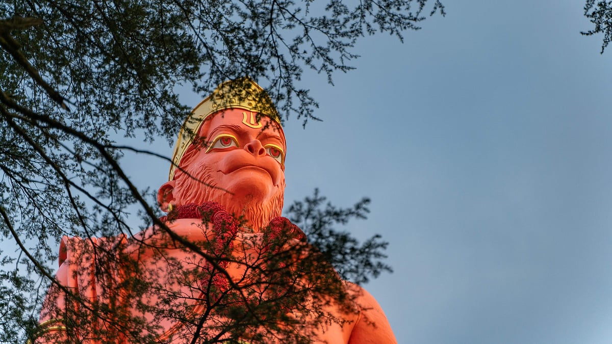 Shutterstock : Hanuman temple at Jakhu hill, Shimla