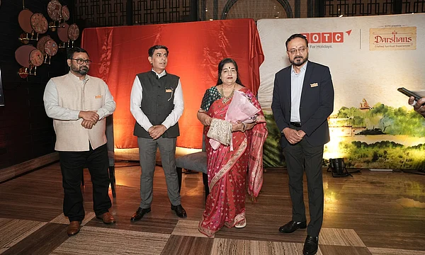Supplied : (L to R) SD Nandakumar, President & Country Head – Holidays and Corporate Tours, SOTC Travel, Mr Vishal Suri, MD, SOTC Travel, Padma Shri awardee Anuradha Paudwal, Mr Mahesh Iyer – MD & CEO, Thomas Cook