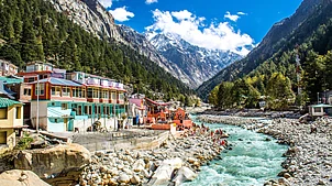 Shutterstock : Gangotri town by the side of Bhagirathi river