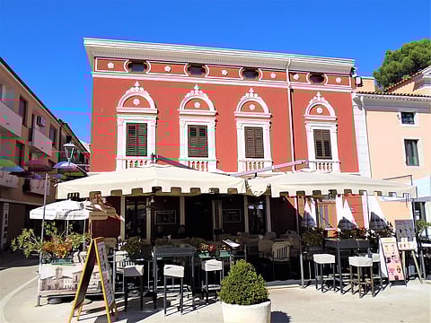 A restaurant in the town centre of Novigrad