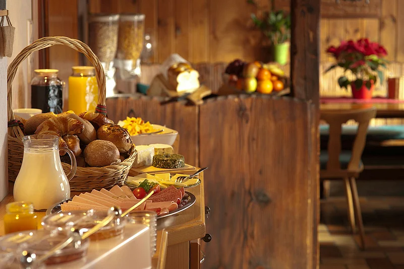 The breakfast buffet isn’t disappearing—its becoming more intelligent, interactive, and focused on quality over quantity