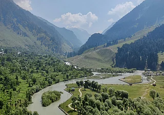 Pexels : Around 25–30 tourist destinations across Kashmir have already reopened after the 2025 Pahalgam attack