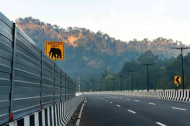 Shutterstock : Delhi–Dehradun Expressway with wildlife safety signage