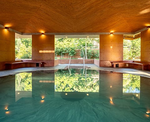 Enjoy the rhythmic movements in Watsu Aqua Therapy