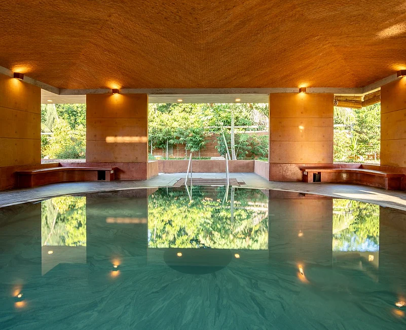 Enjoy the rhythmic movements in Watsu Aqua Therapy