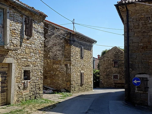 Walking Through Croatia’s Stone Country: The Craftsmen Holding Together A Disappearing World