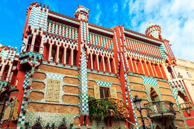 The facade of Casa Vicens