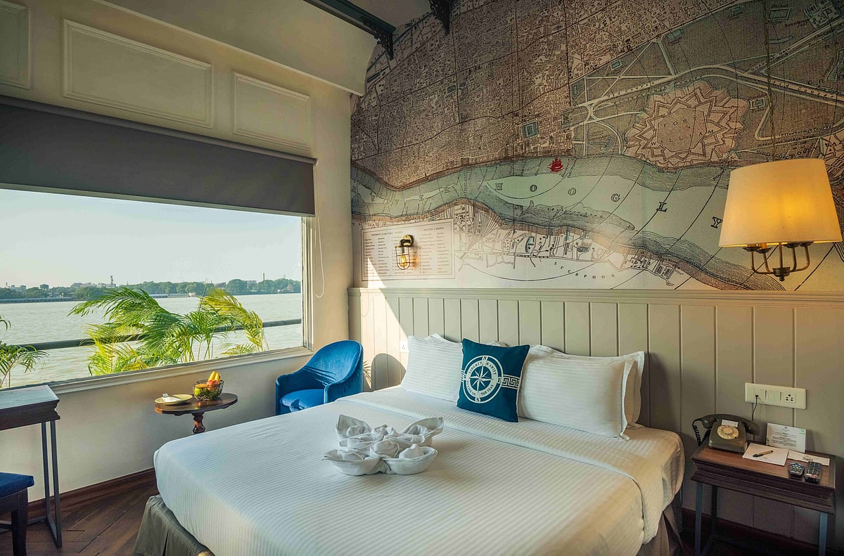 Polo Hotels & Resorts : Heritage Cabin River View Room, Polo Floatel Kolkata