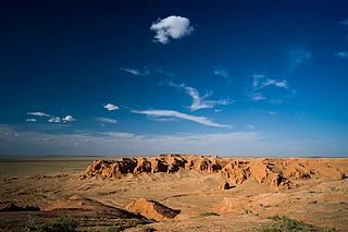 Christopher Michel/Wiki Commons : Flaming Cliffs, Gobi Desert, Mongolia