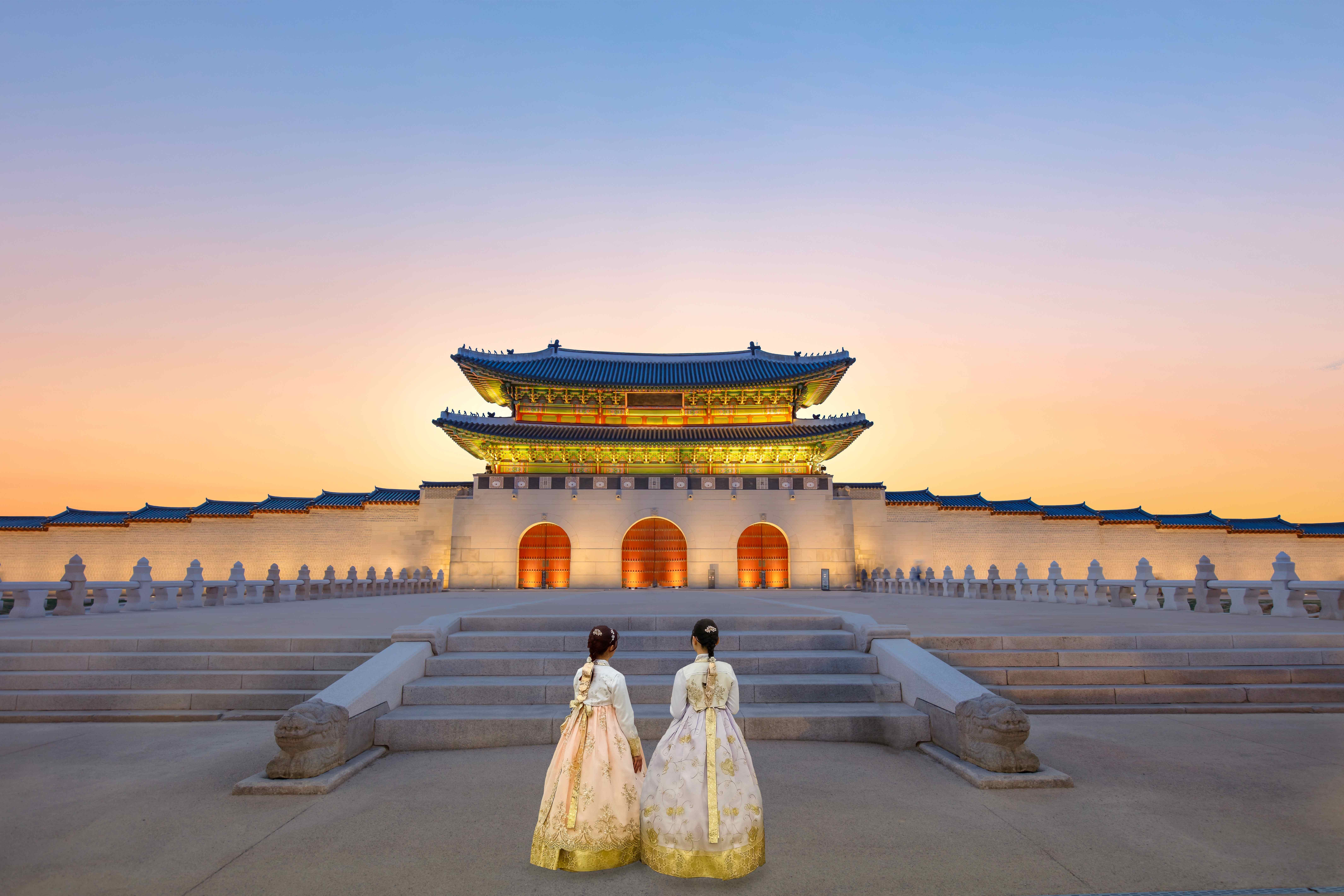 Shutterstock : Gyeongbokgung Palace showcasing traditional architecture in Seoul