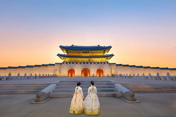 Shutterstock : Gyeongbokgung Palace showcasing traditional architecture in Seoul