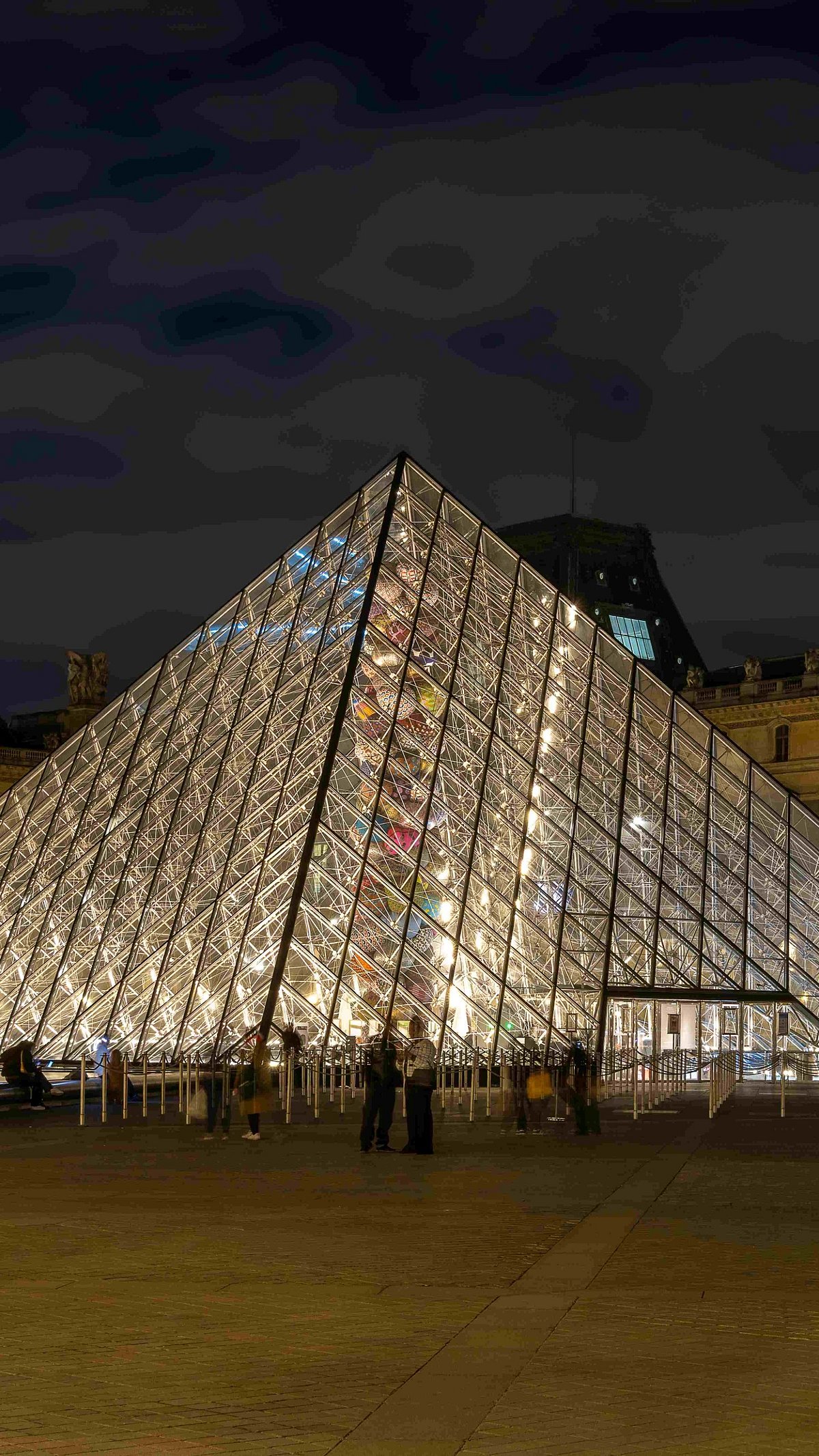 Shutterstock : The Louvre