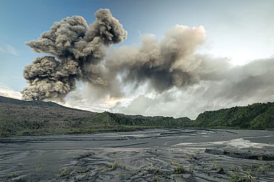 Shutterstock : Volcanic eruption at Mt Dukono, Indonesia
