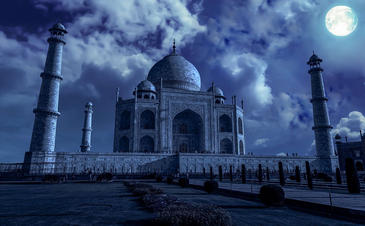 Shutterstock : The Taj Mahal glows like a silver-lit masterpiece under the full moon