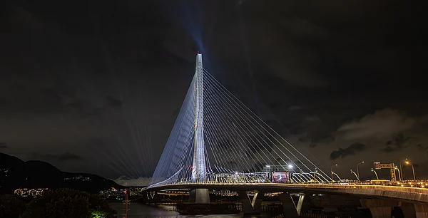 Presidential Office of the Republic of China/Wiki Commons : The Danjiang Bridge connects Tamsui and Bali across the mouth of the Tamsui River