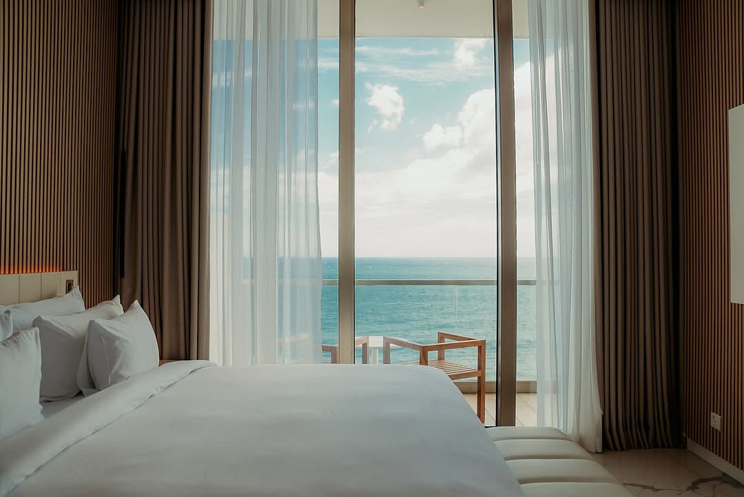 Architecture is intentionally understated, allowing the ocean to remain the focal point