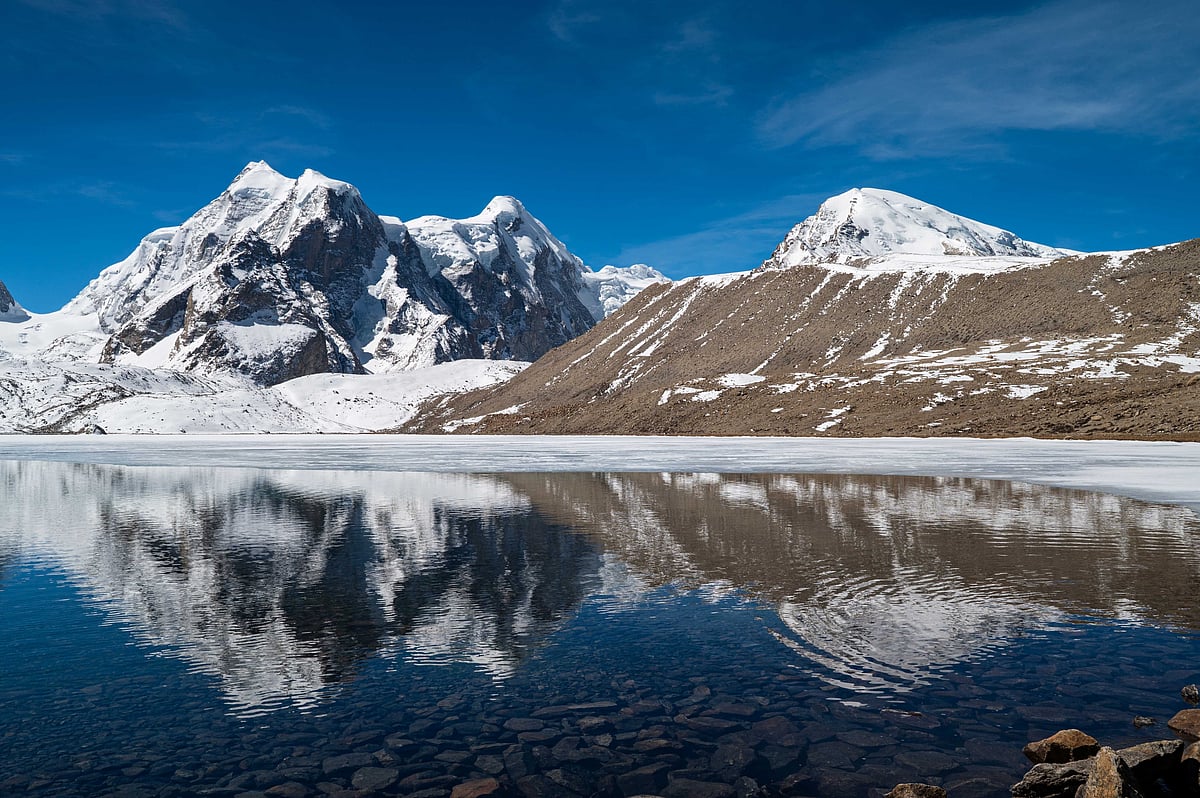 Shutterstock : A view of Gurudongmar Lake surrounded by snow-covered Himalayan peaks