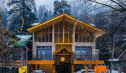 The Hosteller Jibhi is a riverside backpacker stay set in the Banjar Valley