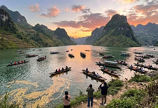 This is an AI-generated image : The problem of overtourism