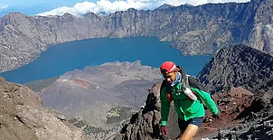 mtrinjaniultra/website : Trail runner on the Mount Rinjani Ultra