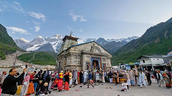 Shutterstock : Kedarnath sees massive crowds of devotees every year