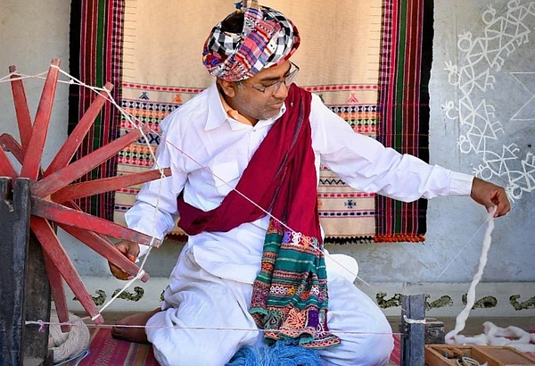 Vankar Chetan : The Vankar family of Bhujodi represents a multi-generational legacy of master weavers in Indias famous craft village of Bhujodi, located just 8 km from Bhuj in Kutch, Gujarat. In frame: Chaman Siju, National Award-winning Bhujodi weaver (2001) and uncle of Vankar Chetan, preparing yarn using a traditional spinning wheel.