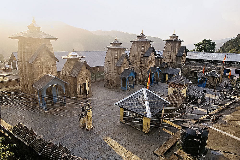 Chamba/Himachal Pradesh: The Lakshmi Narayan Temple complex in Chamba includes six stone shikhara temples, arranged in a 
row and dedicated to Vishnu and Shiva