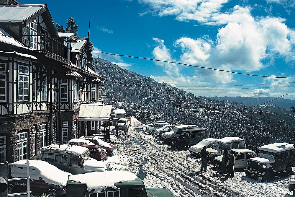 Shimla/Himachal Pradesh:
Shimlas slopes, rooftops and colonial-era townscape transform into a snowy wonderland during the colder months