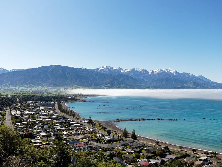 Kaikōura seen from Kaikōura Peninsula - Clilly4/Wiki Commons