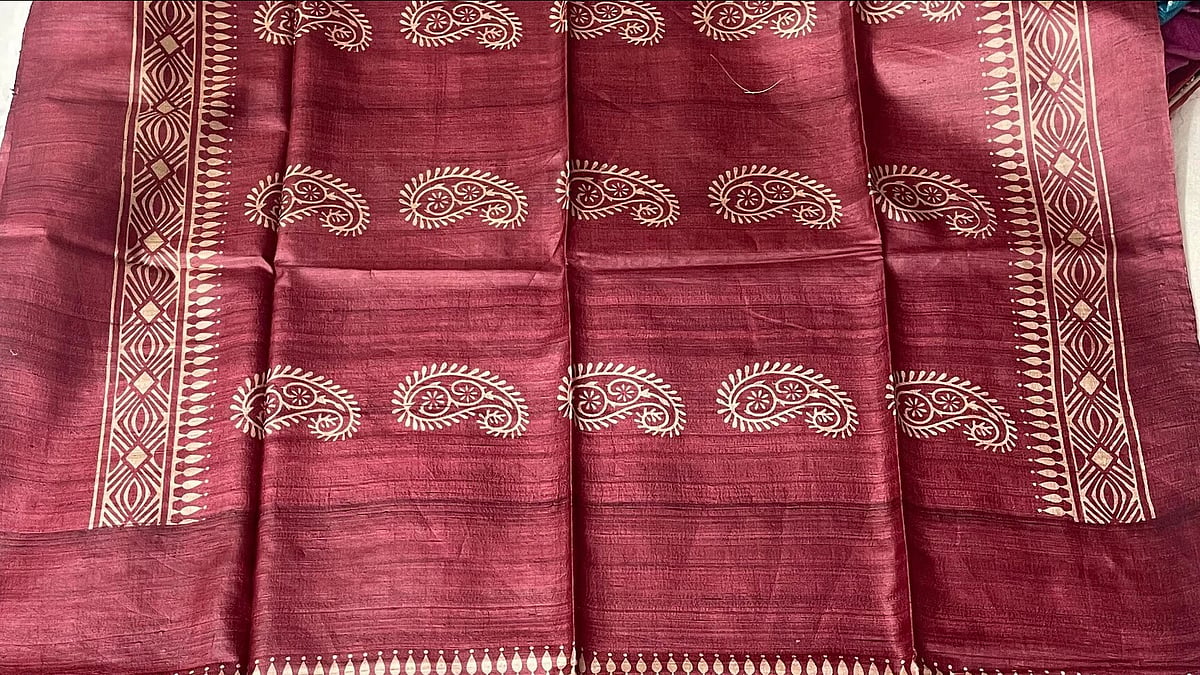 Handwoven by the Santhal community, Bhagaiya Silk reflects Jharkhands rich weaving heritage through its intricate patterns and traditional craftsmanship.