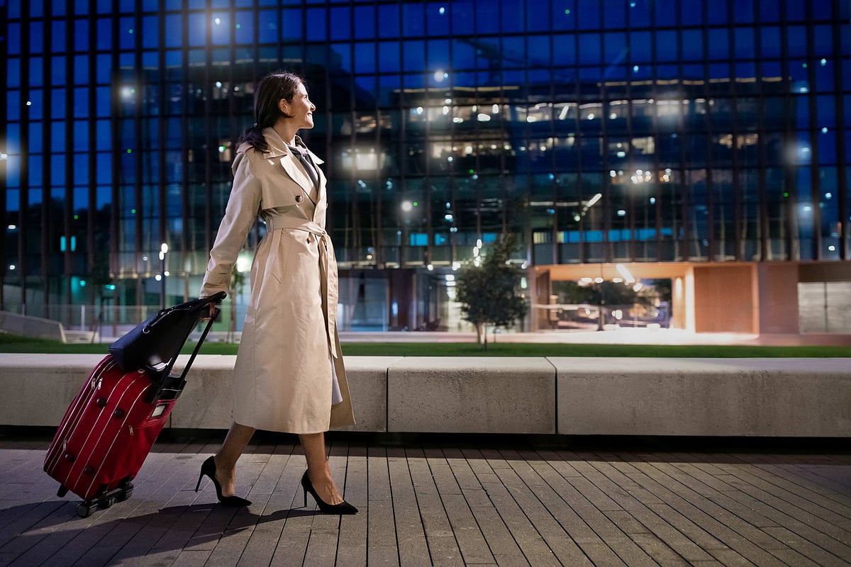Shutterstock : Women are increasingly choosing red-eye flights as per Delhi Airport’s latest passenger data