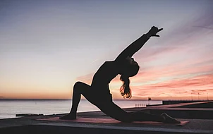 Unsplash : Yoga is increasingly being integrated into nature, culture and hospitality experiences
