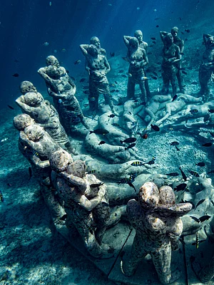 Shutterstock : Explore stunning underwater sculptures