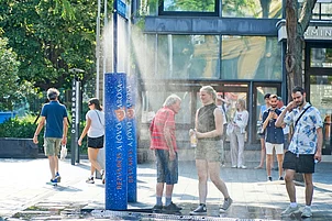 Shutterstock : People cool off at public water sprayers during Budapests summer heatwave