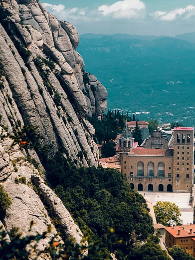 Unsplash : These 7 High-Altitude Monasteries Offer Views And Spiritual Serenity