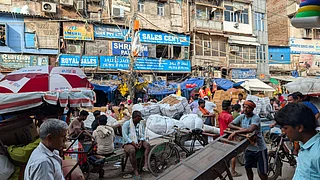 Pexels : street market in old delhi