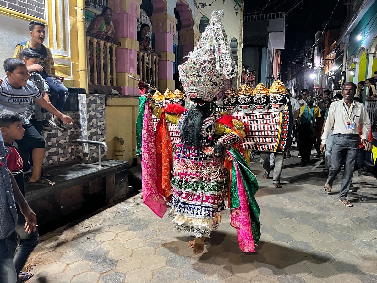 Ravana performing on the streets of Balishahi, entertaining the community people