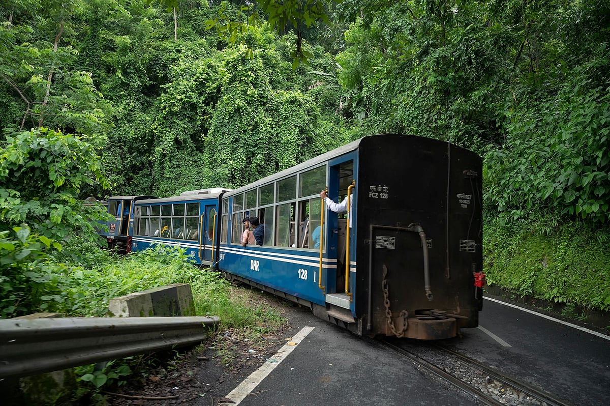 Shutterstock : The iconic Darjeeling Himalayan Railway winds through the hills of West Bengal