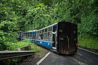 Shutterstock : The iconic Darjeeling Himalayan Railway winds through the hills of West Bengal