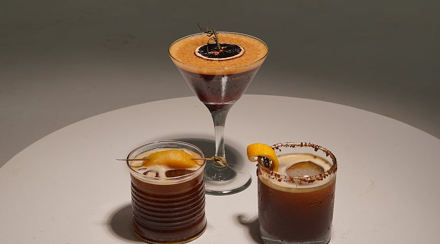 Shutterstock : An easy-to-make coffee cocktail that will spruce up your days 