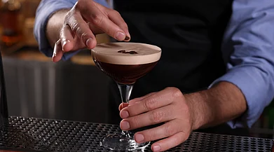 Shutterstock : Prepare this easy-to-make espresso martini recipe.