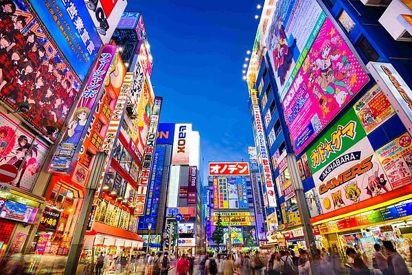 Shutterstock : Japans new tax-free shopping rules will affect international visitors from November 1, 2026