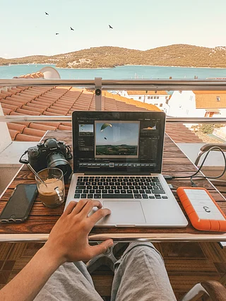 Unsplash : From Goa to Coorg, explore seven monsoon-ready destinations in India perfect for remote work