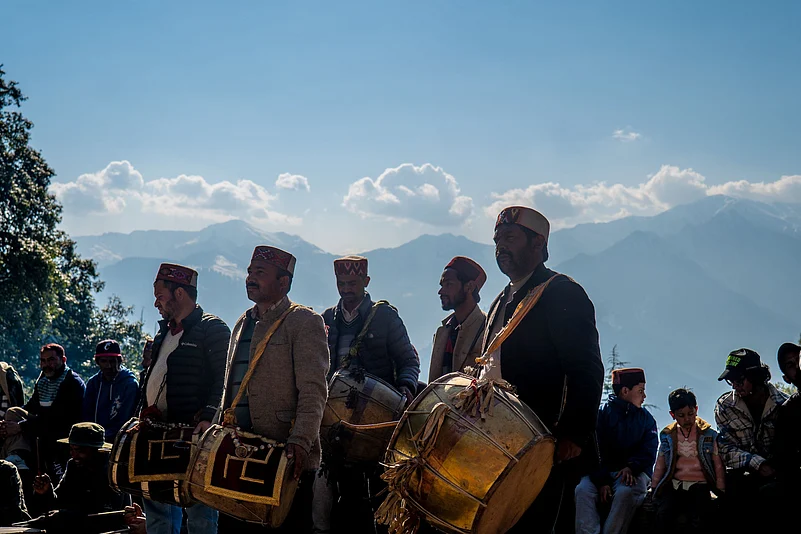Locals during a traditional performance at Naggar