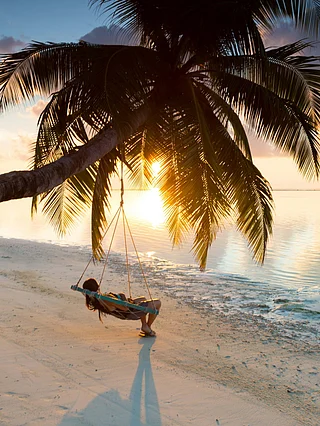 Unsplash : Island Time in the Maldives stretches daylight, creating more space for immersive unhurried experiences